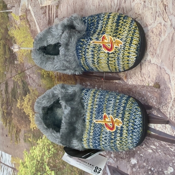NBA foco cavaliers women's slippers size XL - Picture 2 of 7